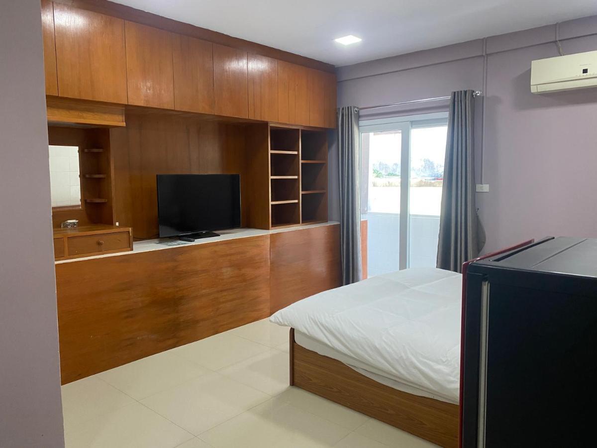 Hug Me Guesthouse Pattaya Exteriör bild