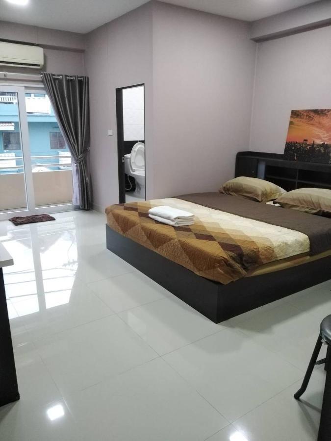 Hug Me Guesthouse Pattaya Exteriör bild