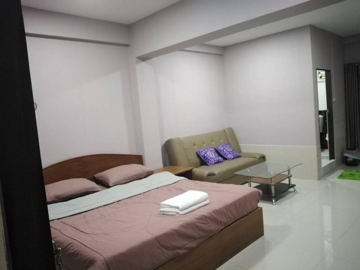 Hug Me Guesthouse Pattaya Exteriör bild