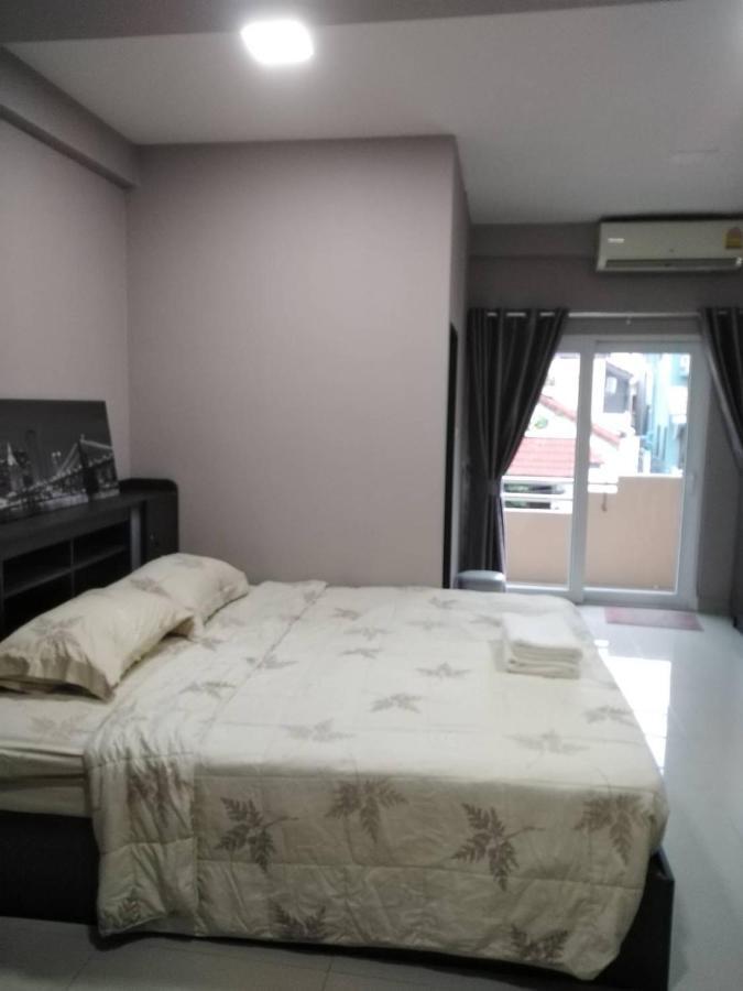 Hug Me Guesthouse Pattaya Exteriör bild