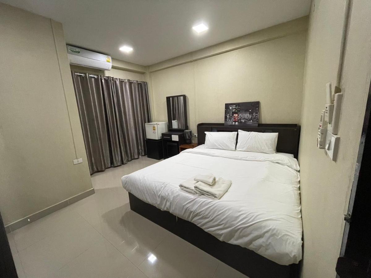 Hug Me Guesthouse Pattaya Exteriör bild